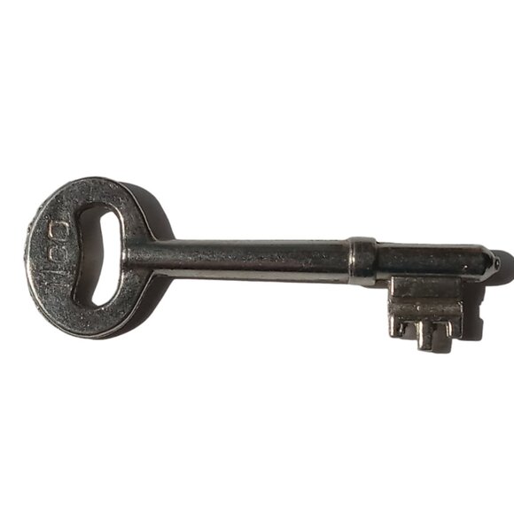 Antique Skeleton Key, Old Key, Vintage Silver Tone Key - Picture 6 of 9